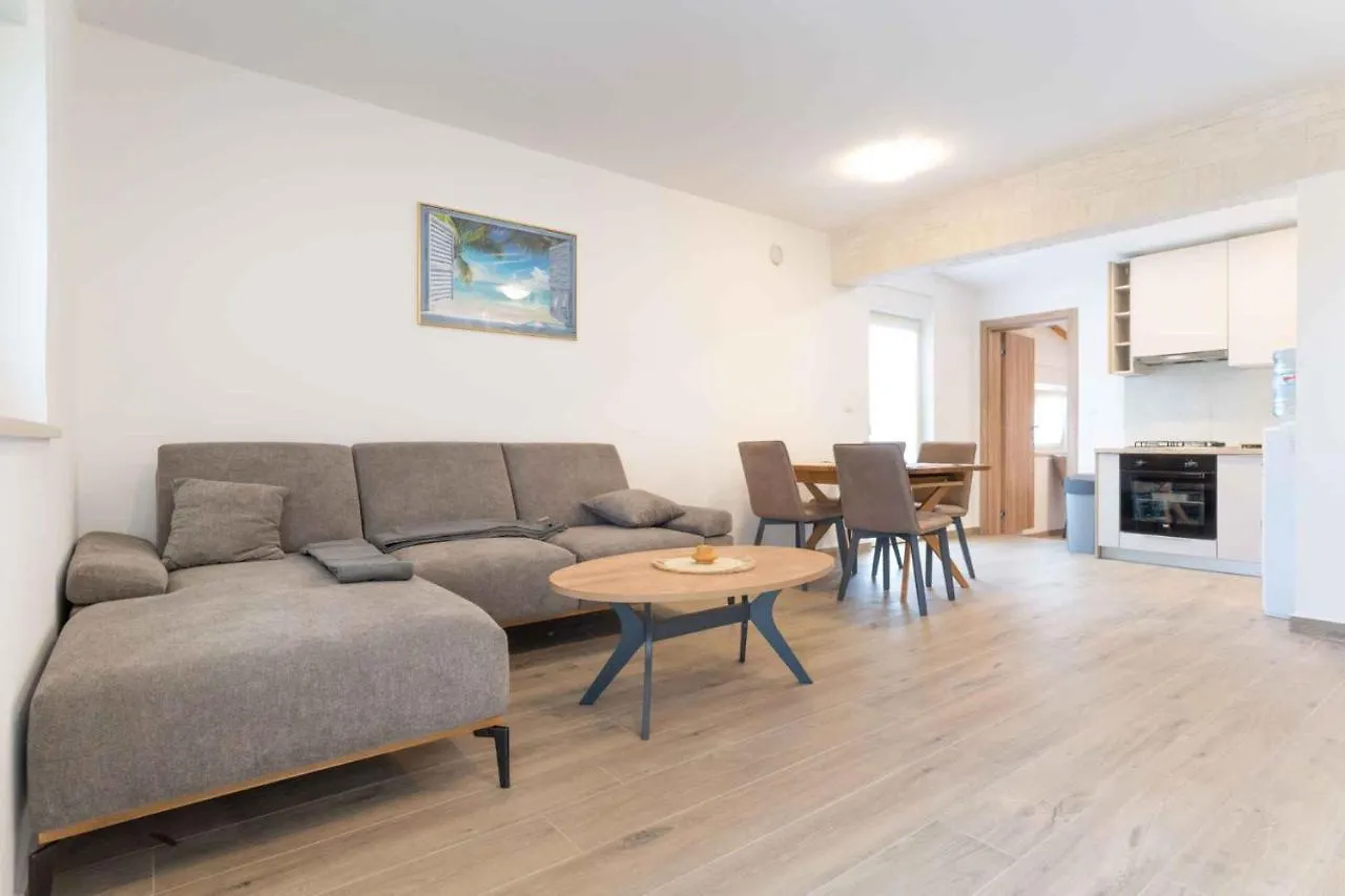 Holiday Home In Rovinj - Istrien 44542 0*,